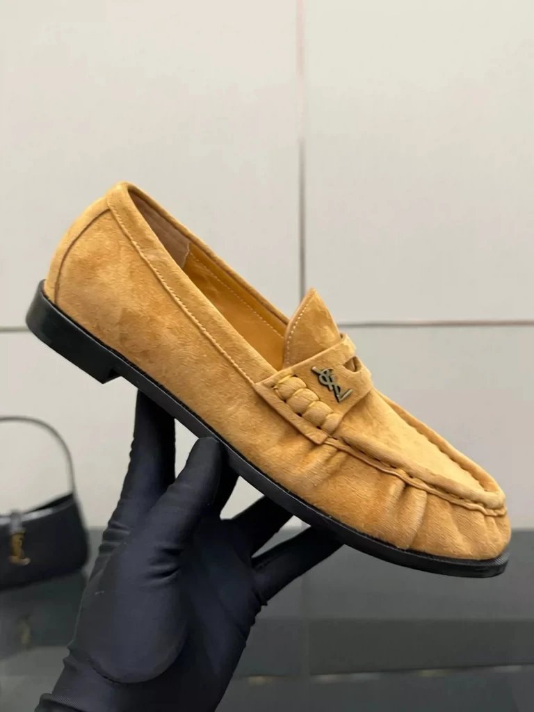 Yellow foot skin