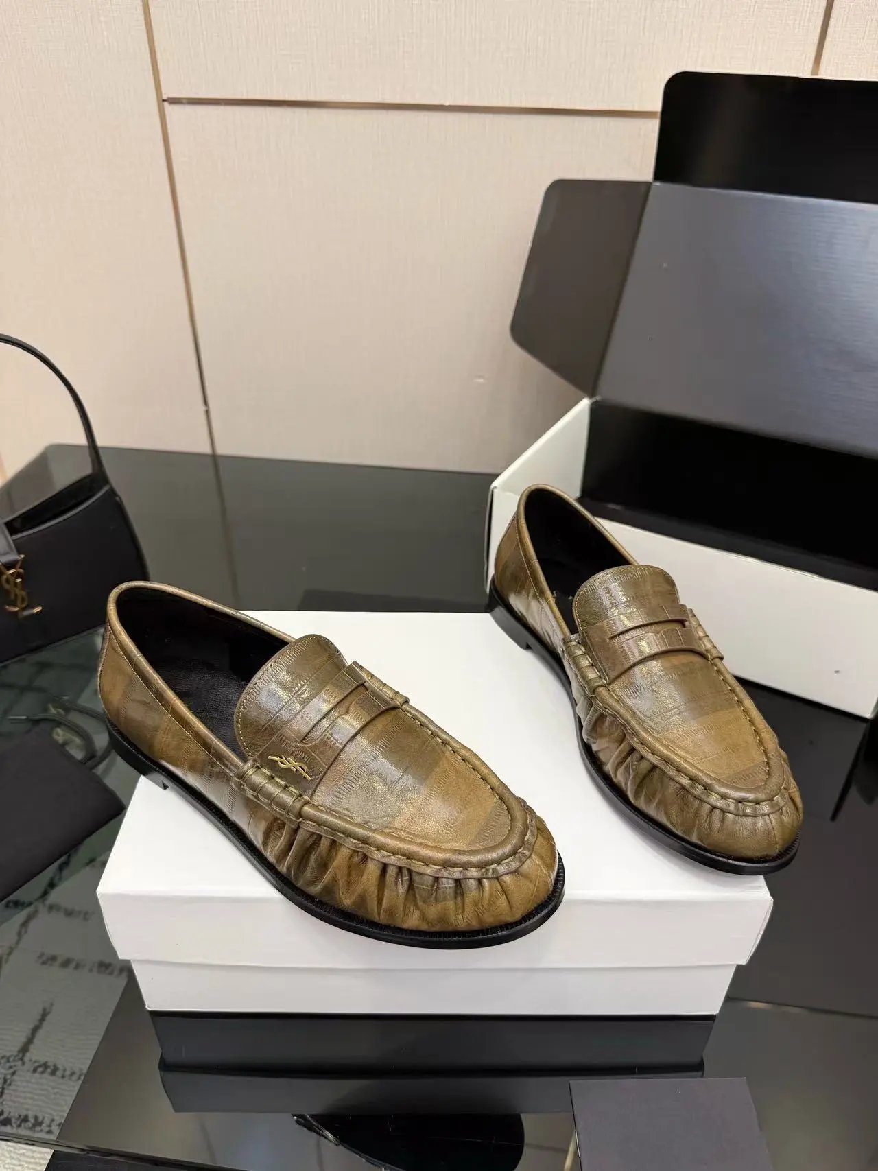 Olive stripe