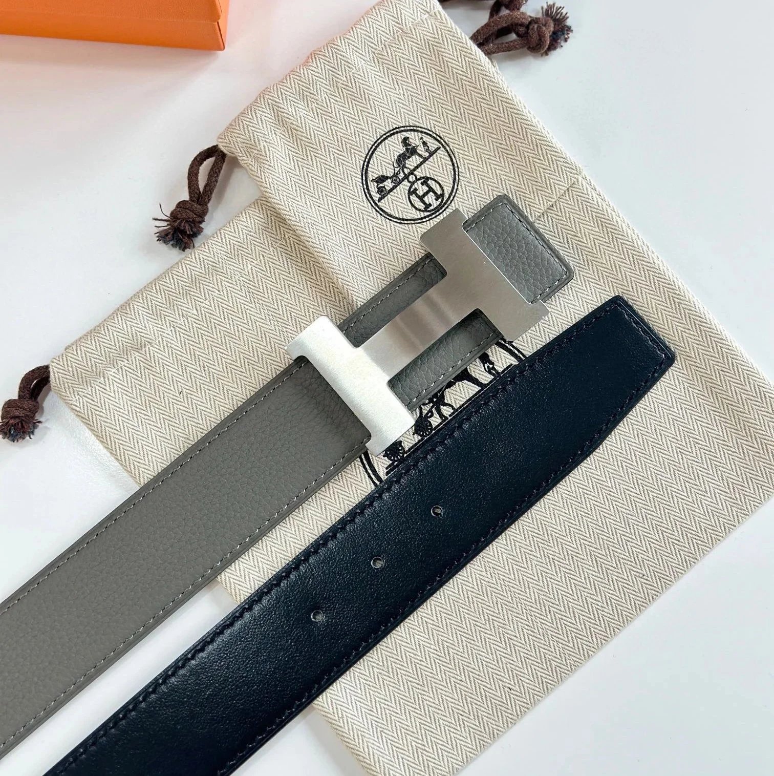 No.22 Gray Leather / Brushed Silver Buckle (Lychee Grain)
