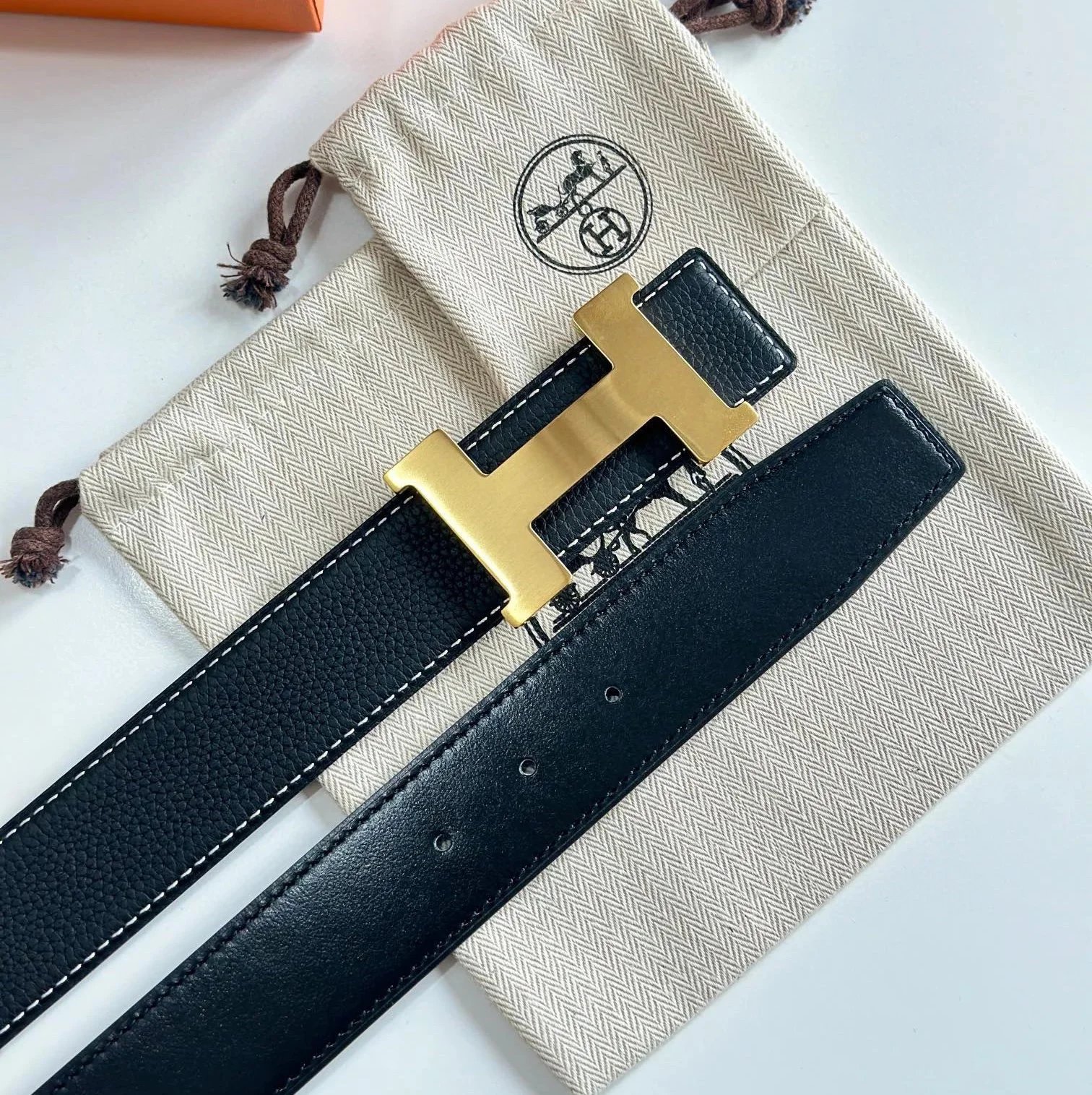 No.17 Black Leather / Brushed Gold Buckle (Lychee Grain)