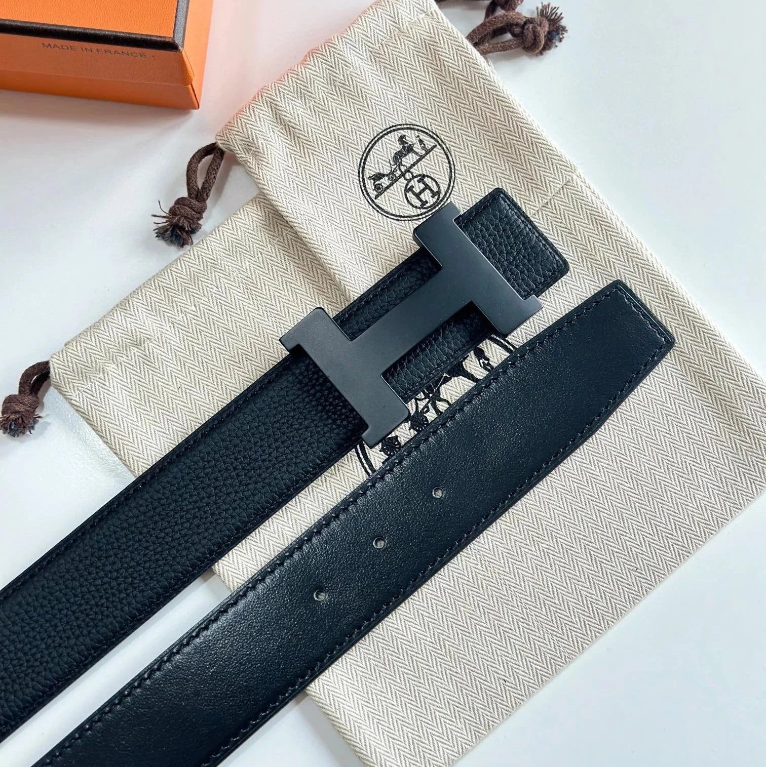 No.18 Black Leather / Matte Black Buckle (Lychee Grain)