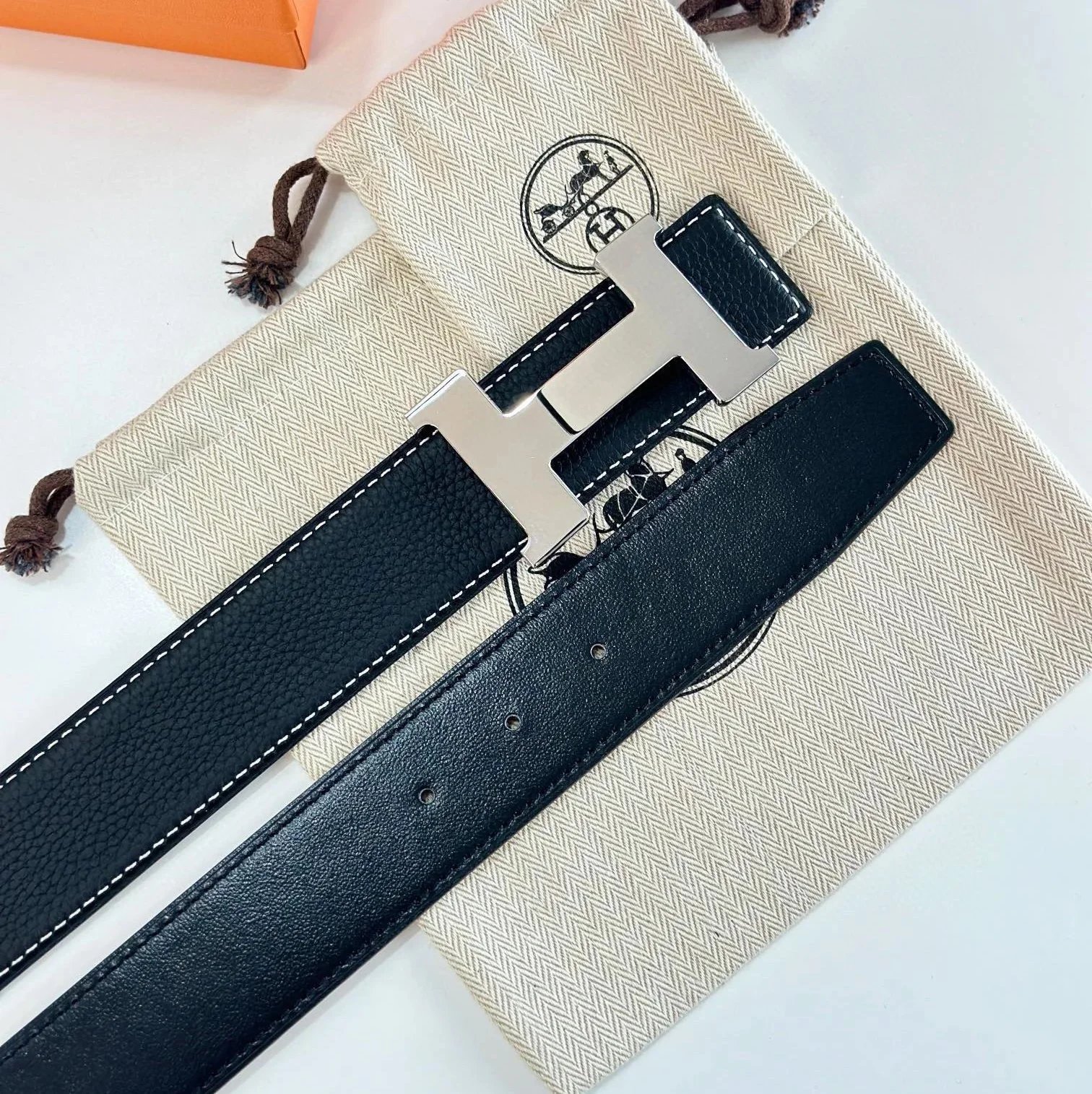 No.16 Black Leather / Polished Silver Buckle (Lychee Grain)