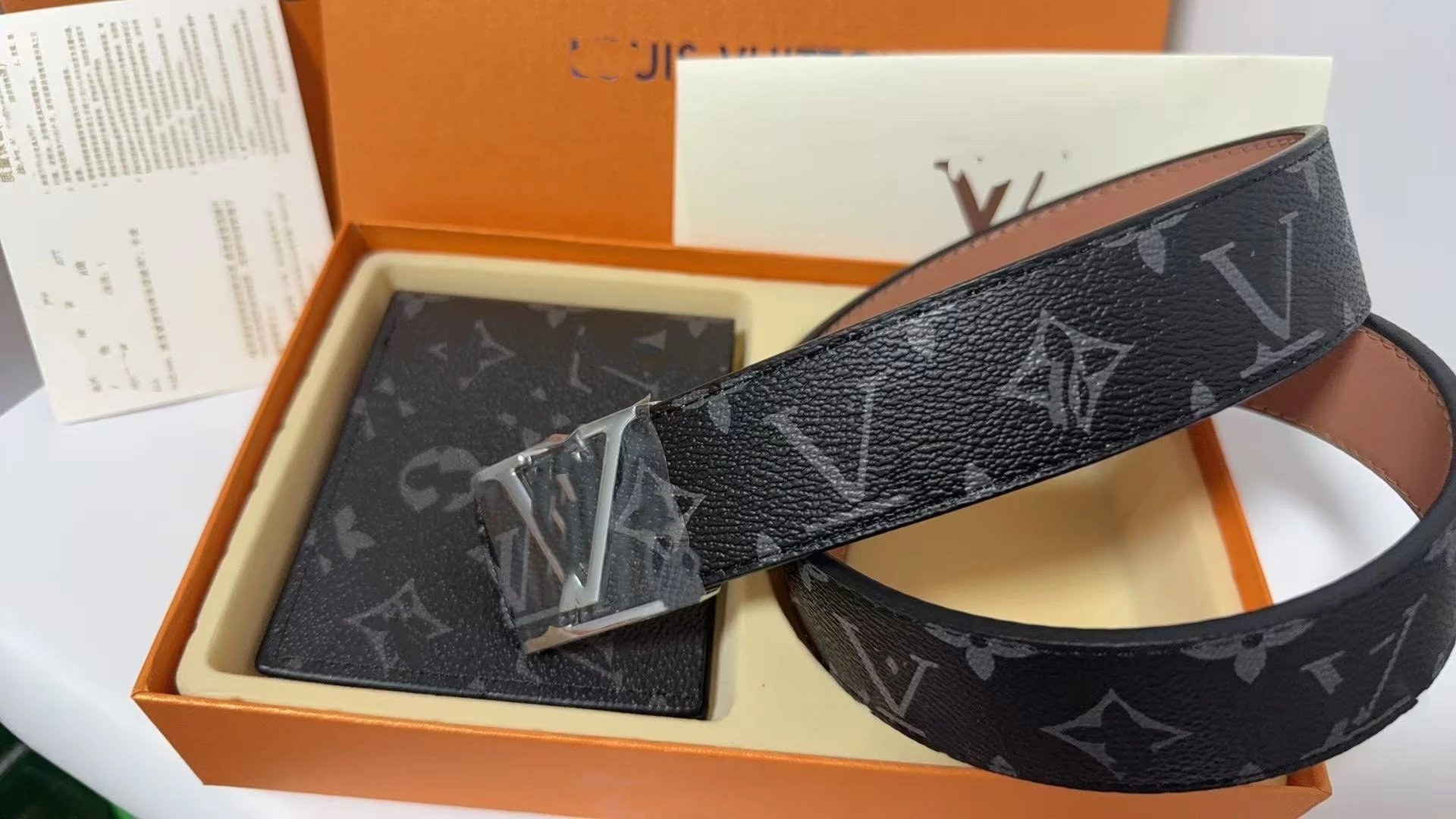 Ferragamo Belts Gancini Buckle Belt and Wallet Gift Set — Black flower silver buckle set
