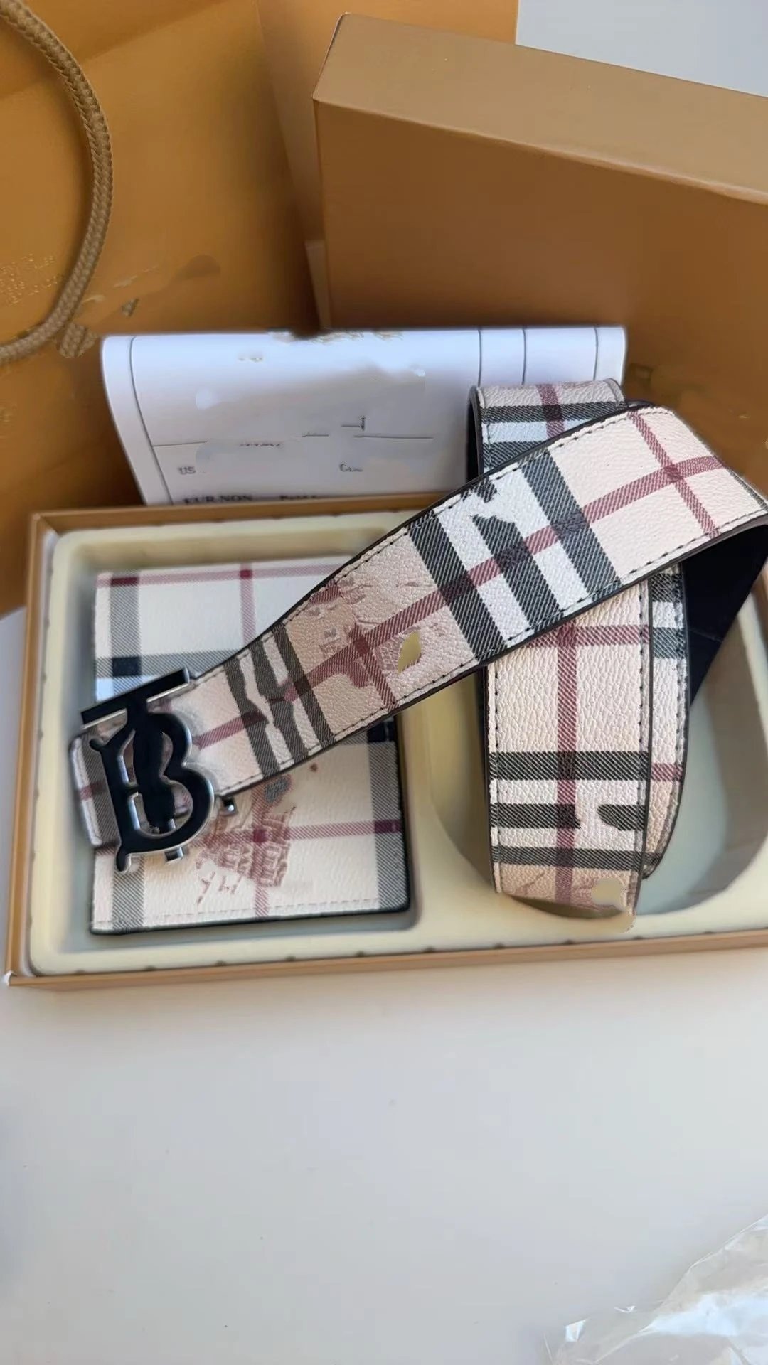 Ferragamo Belts Gancini Buckle Belt and Wallet Gift Set — Precious glue silver buckle set