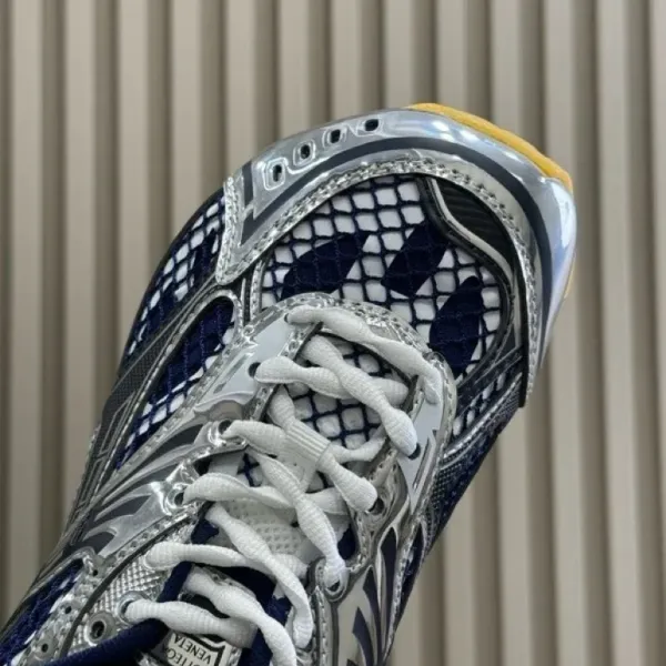 Design Gold Snake-Print Running Shoes - 31