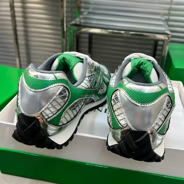 Design Gold Snake-Print Running Shoes - 22