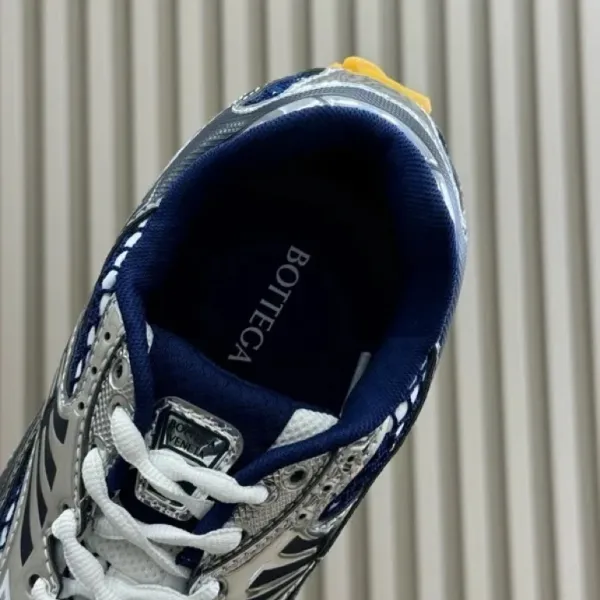 Design Gold Snake-Print Running Shoes - 30