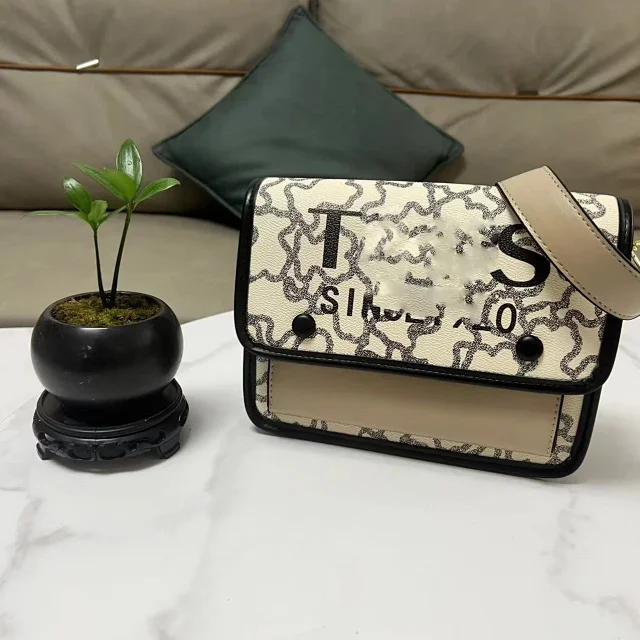 Unbranded Crossbody Bags Floral Print Flap Bag with Adjustable Strap product detail image 16