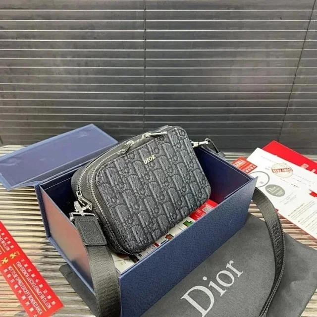 Louis Vuitton Crossbody Bags Monogram zip bag with adjustable wide strap product detail image 10