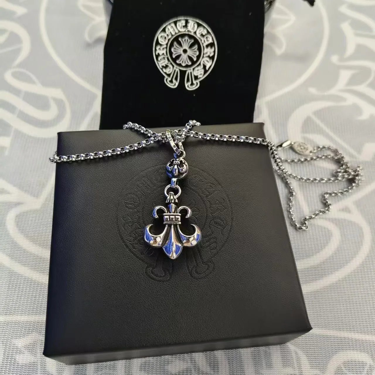 Beaded anchor with pearl chain