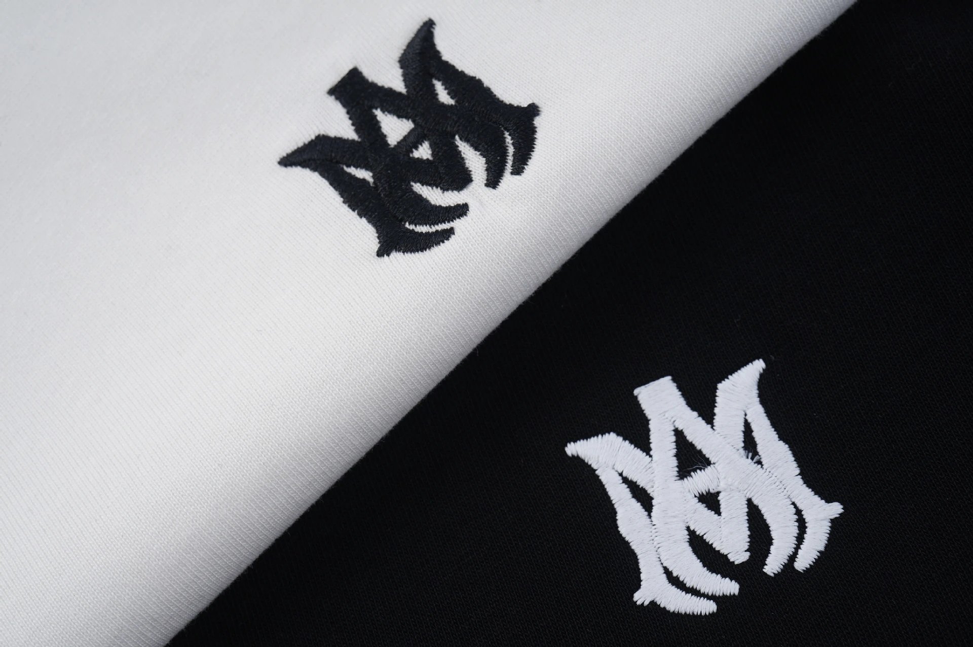Prada Painted Logo T-Shirt Black/White - 39