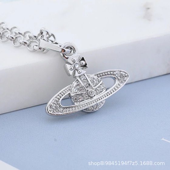 Queen Dowager Vivienne Westwood Classic Saturn Chain Necklace Bracelet Sweet Cool Star Clavicle Chain Punk Style
