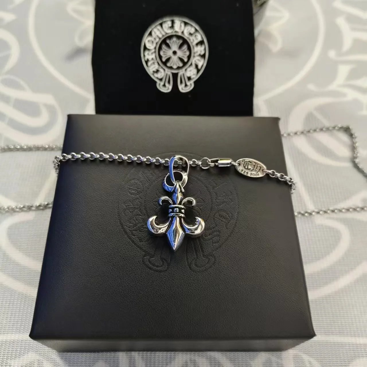 Small anchor with pearl chain
