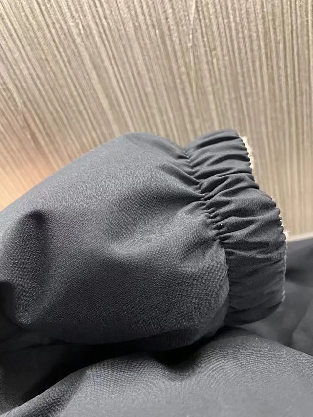 The North Face Puffer Jacket: seller detail photo 12