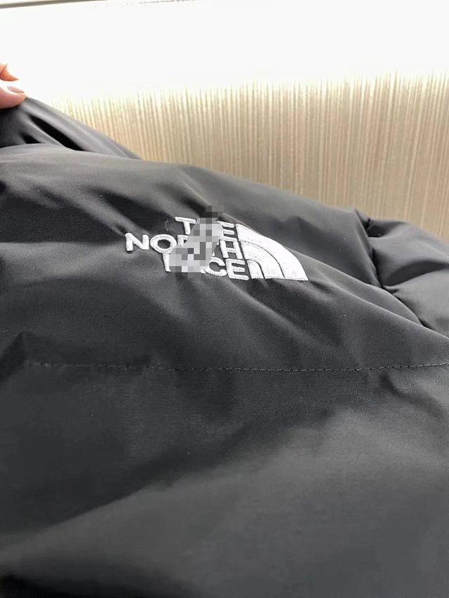 The North Face Puffer Jacket: seller detail photo 9