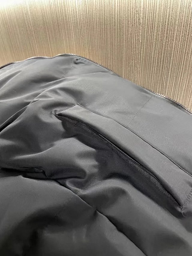 The North Face Puffer Jacket: seller detail photo 11