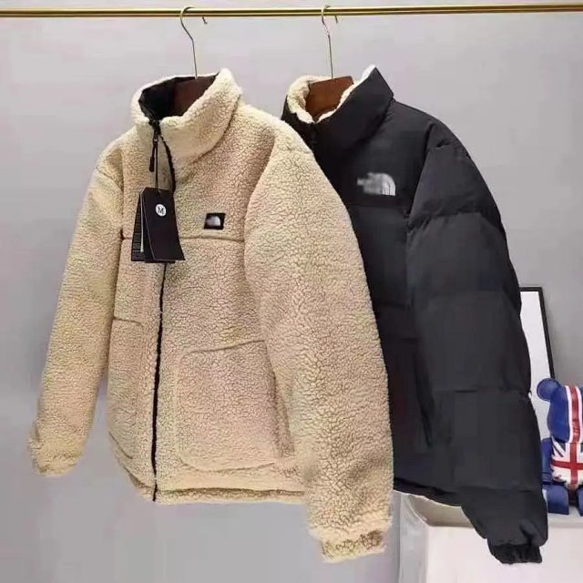 The North Face Puffer Jacket: seller detail photo 4