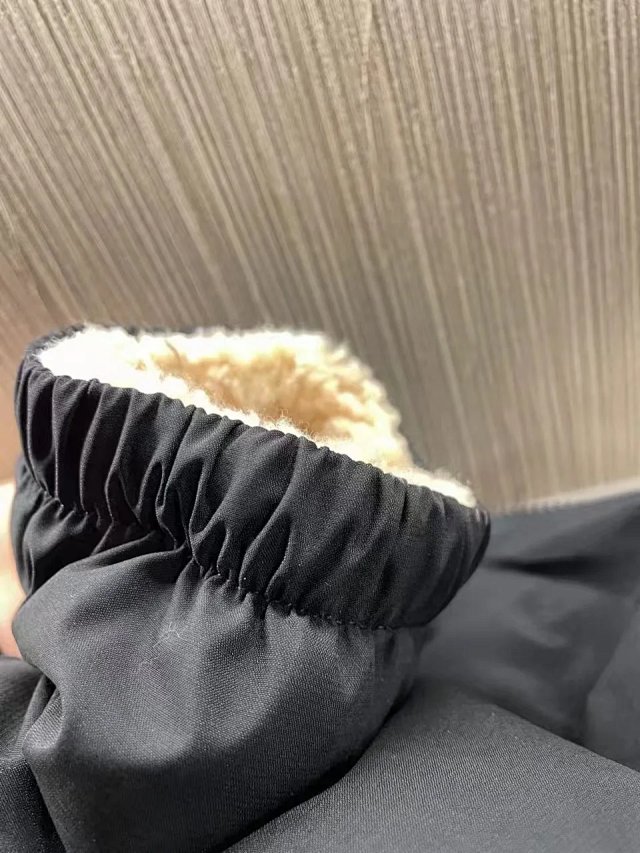 The North Face Puffer Jacket: seller detail photo 10