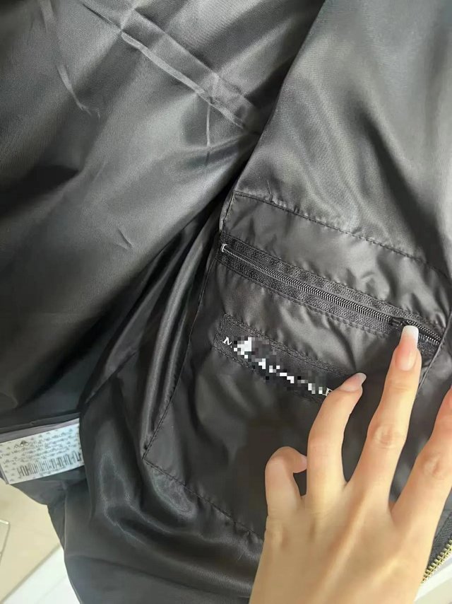 Moose Knuckles Puffer Jacket: seller detail photo 7