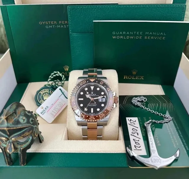 Rolex Watches Submariner Date product detail image 8