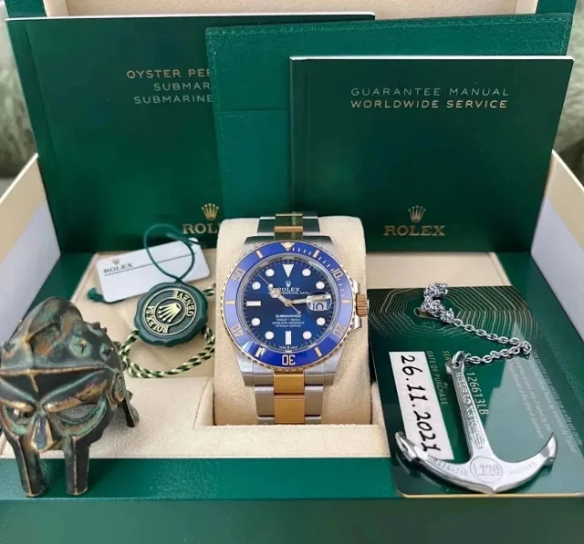 Rolex Watches Submariner Date product detail image 3