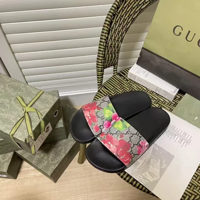 Gucci Sandals GG Monogram Floral Slide product detail image 3