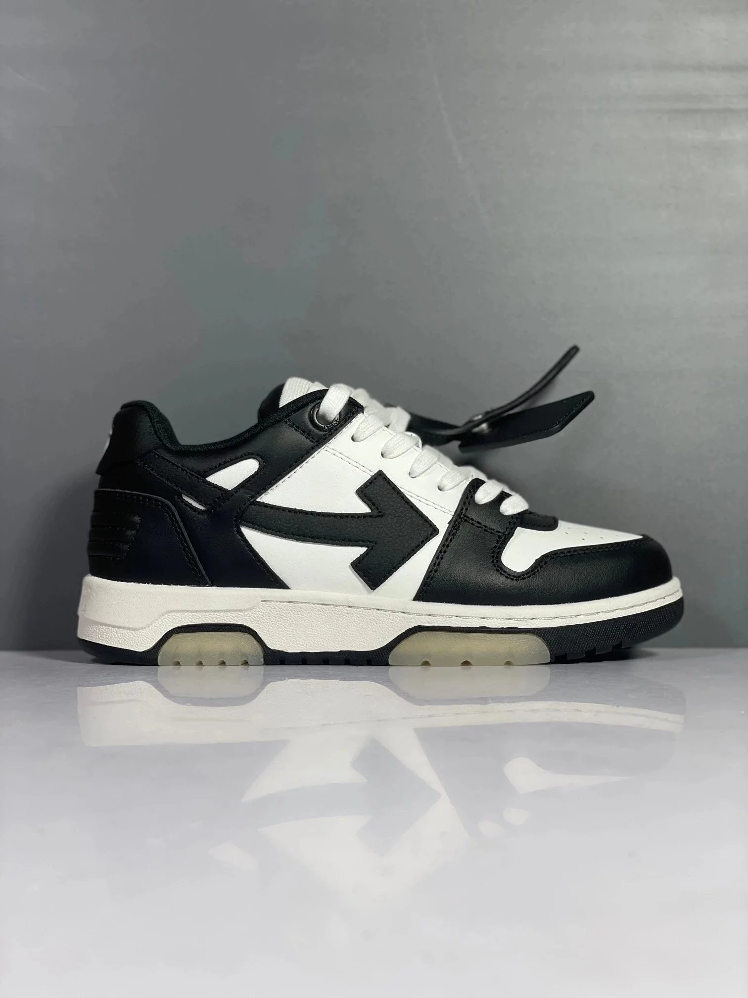 Off-White Arrow Sneakers - 6/43