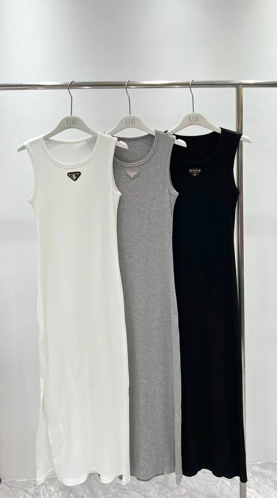 Basic Sleeveless Dress White Gray Black Minimalist
