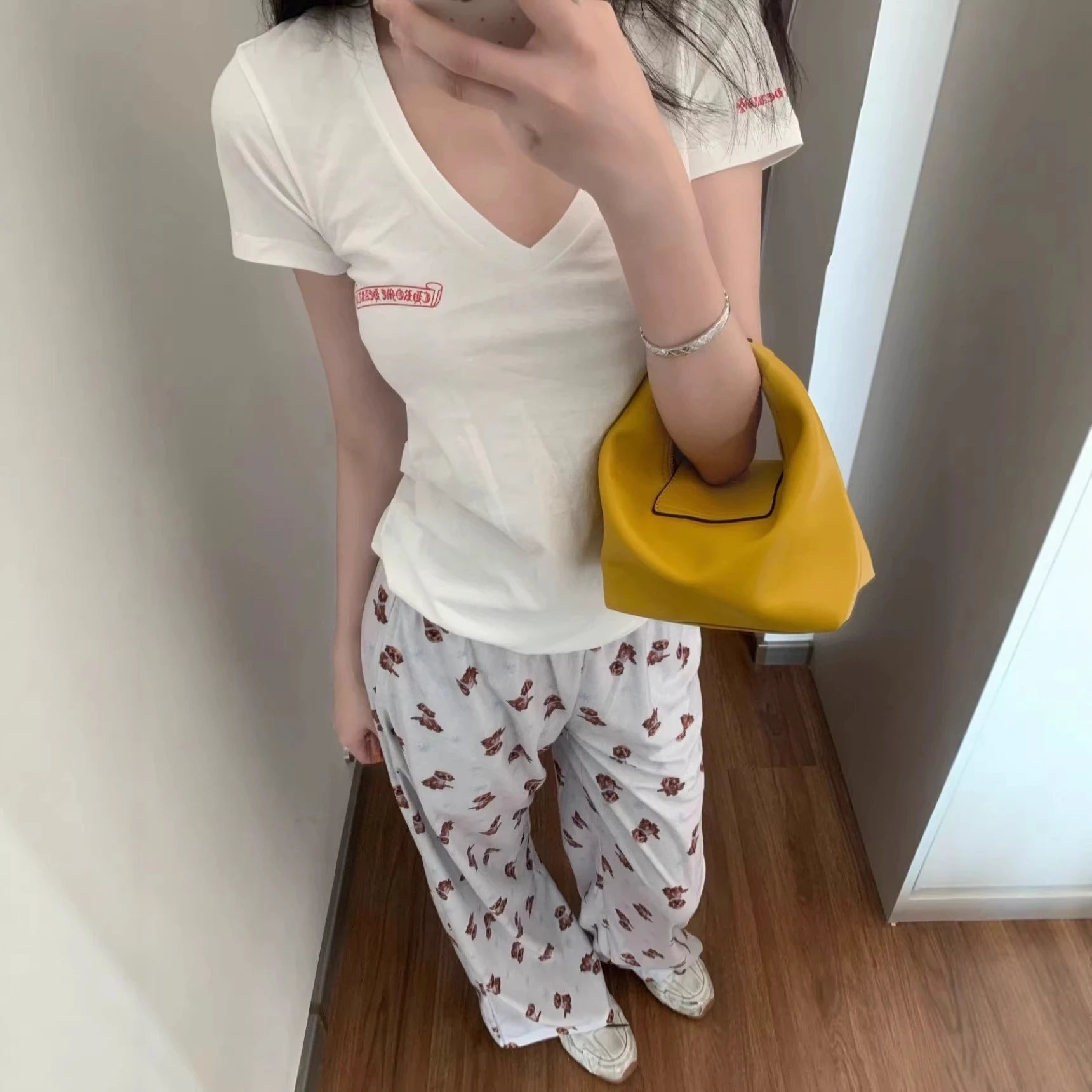 Unbranded V-Neck White Casual T-Shirt
