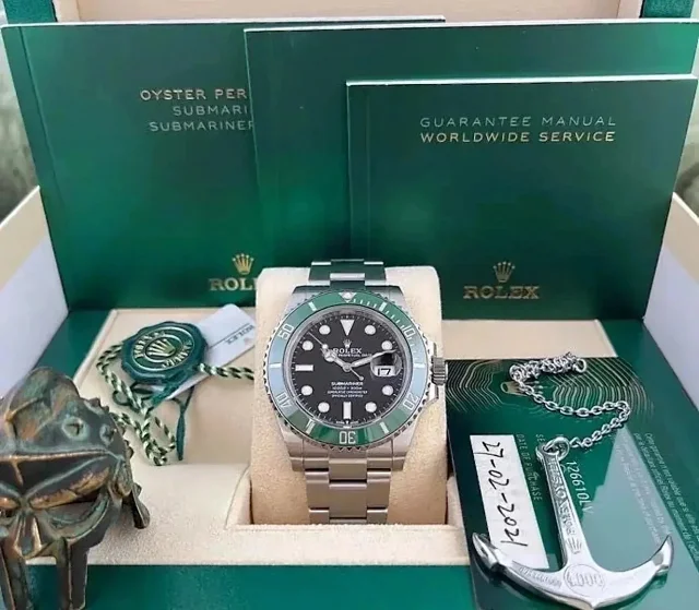 Rolex Watches Submariner Date diver watch product detail image 2