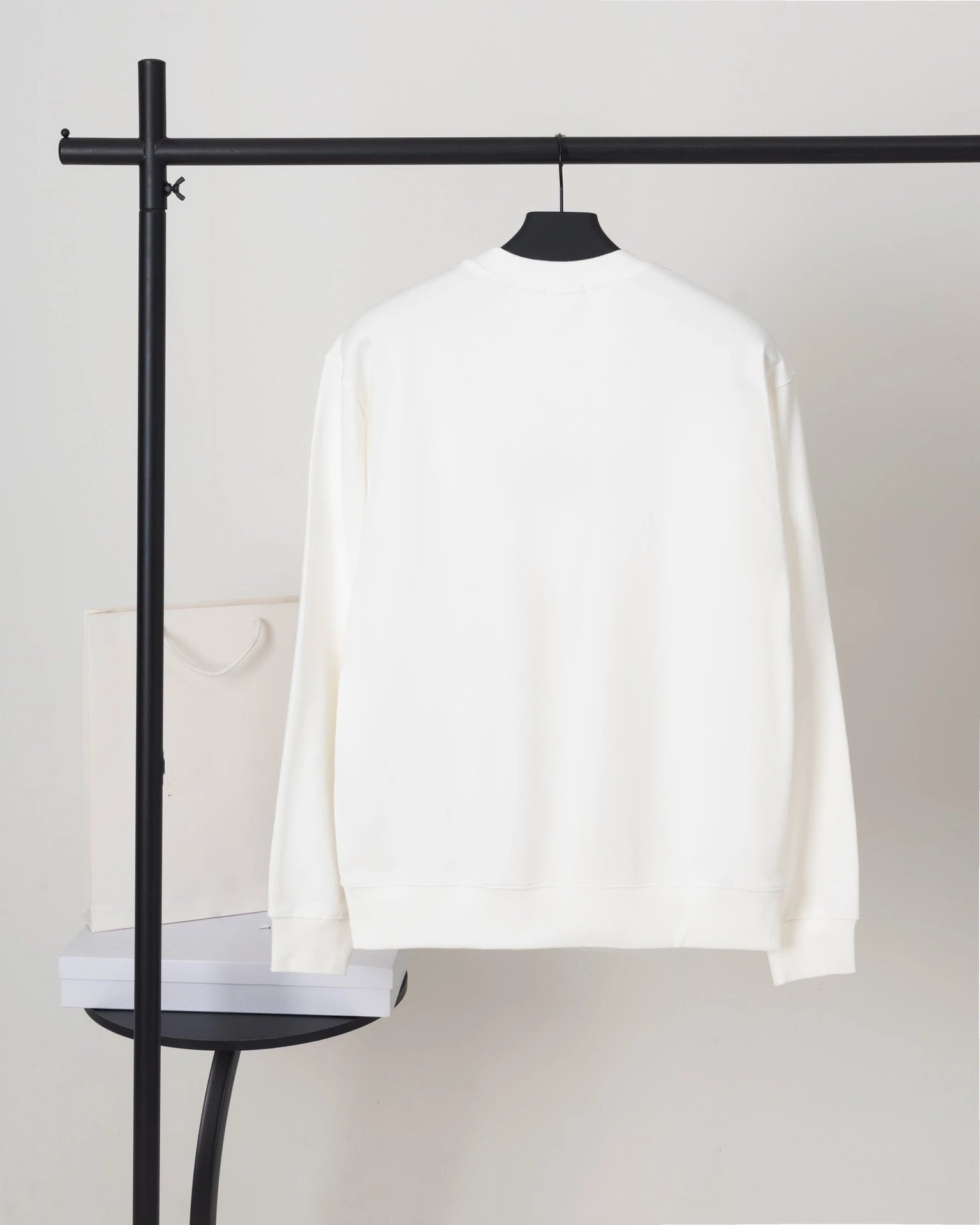 GRA Minimalist Circle Logo Sweatshirt in Powder Blue - 8