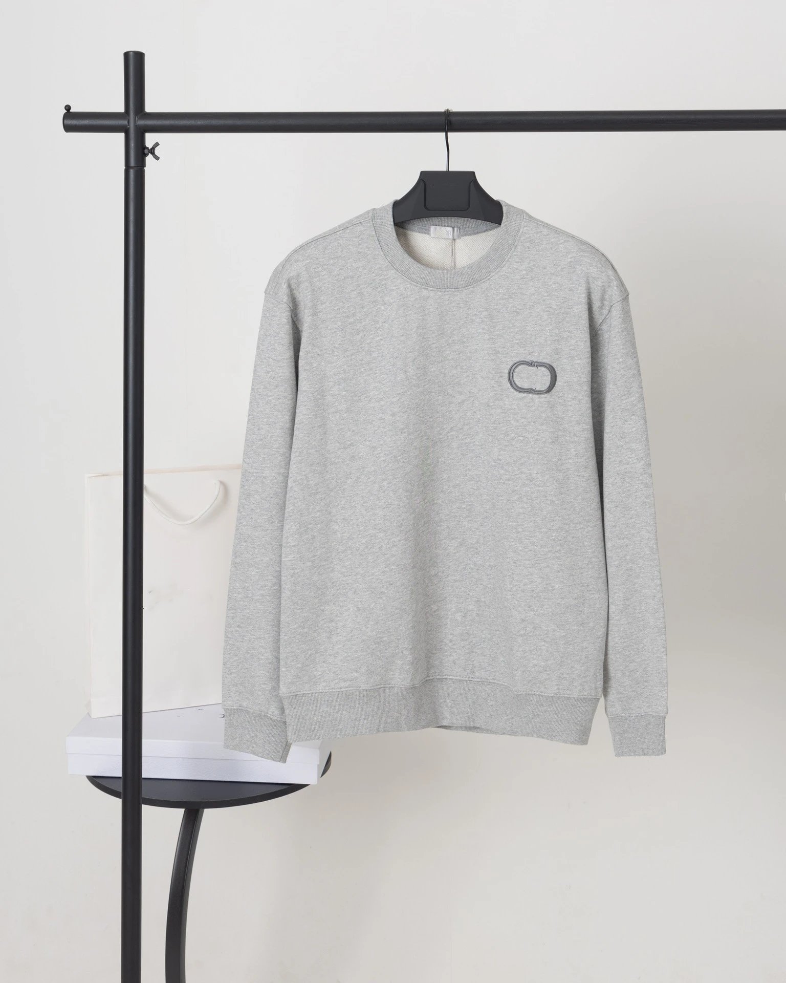 GRA Minimalist Circle Logo Sweatshirt in Powder Blue - 5
