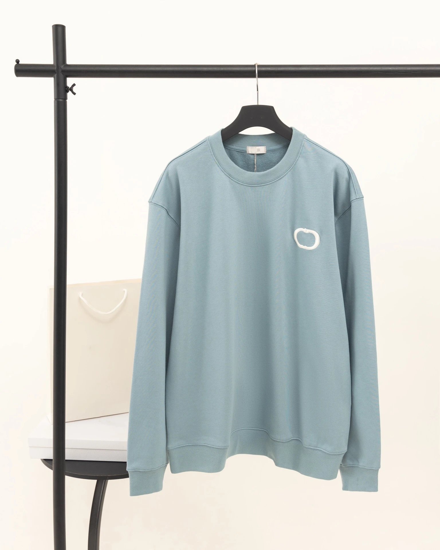 GRA Minimalist Circle Logo Sweatshirt in Powder Blue - 9
