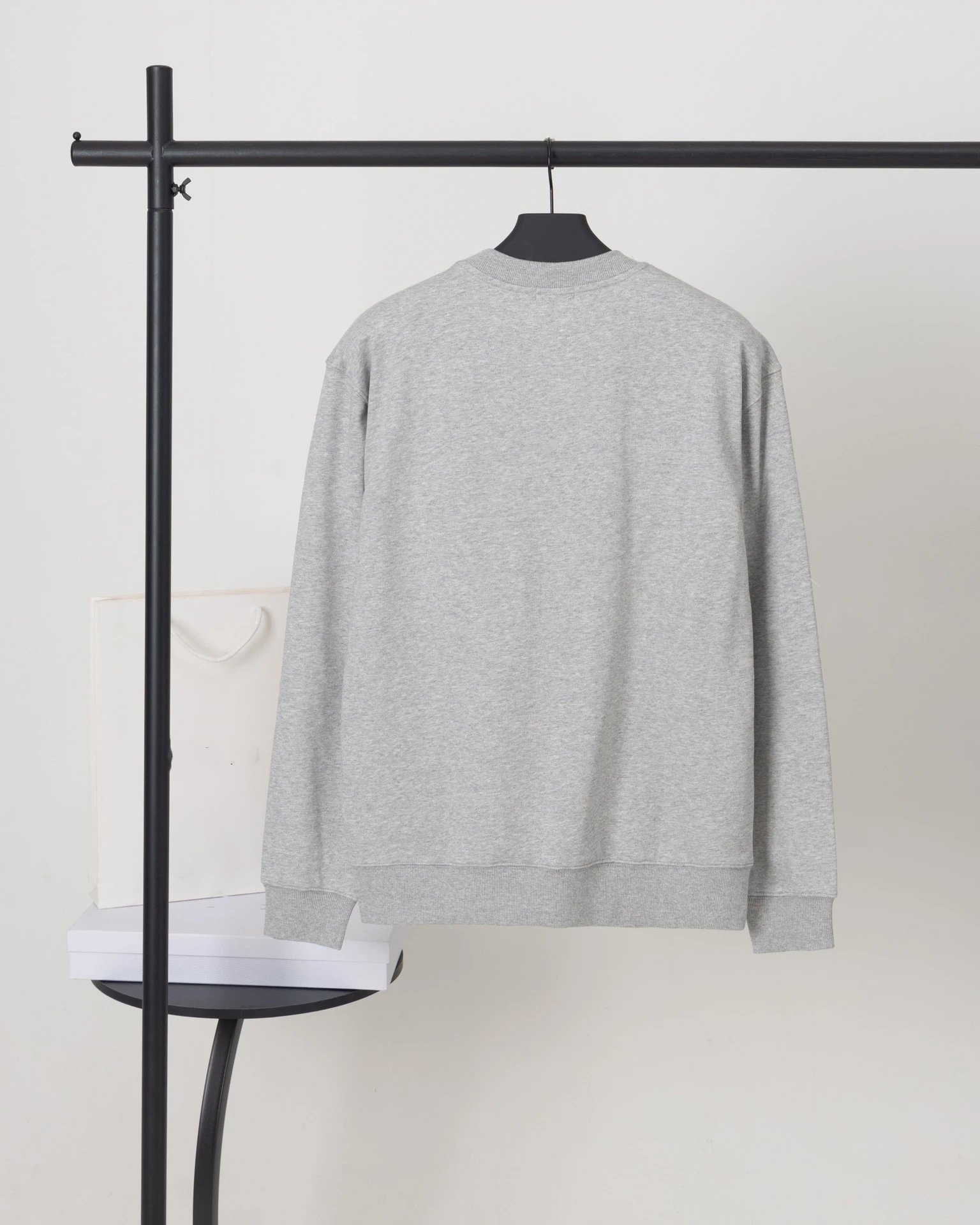 GRA Minimalist Circle Logo Sweatshirt in Powder Blue - 6