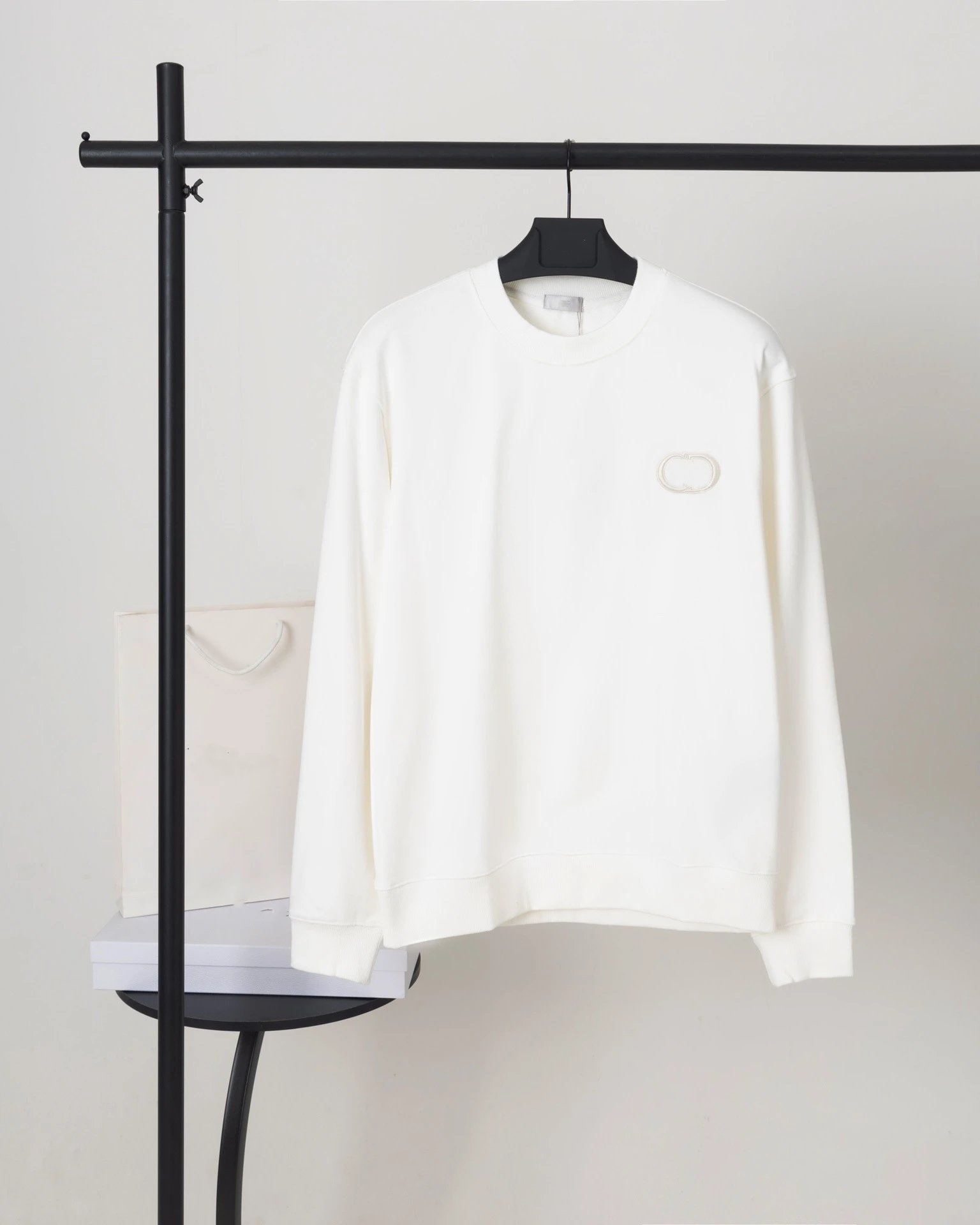 GRA Minimalist Circle Logo Sweatshirt in Powder Blue - 7