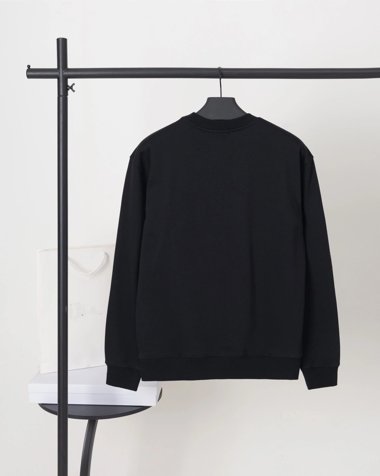 GRA Minimalist Circle Logo Sweatshirt in Powder Blue - 4