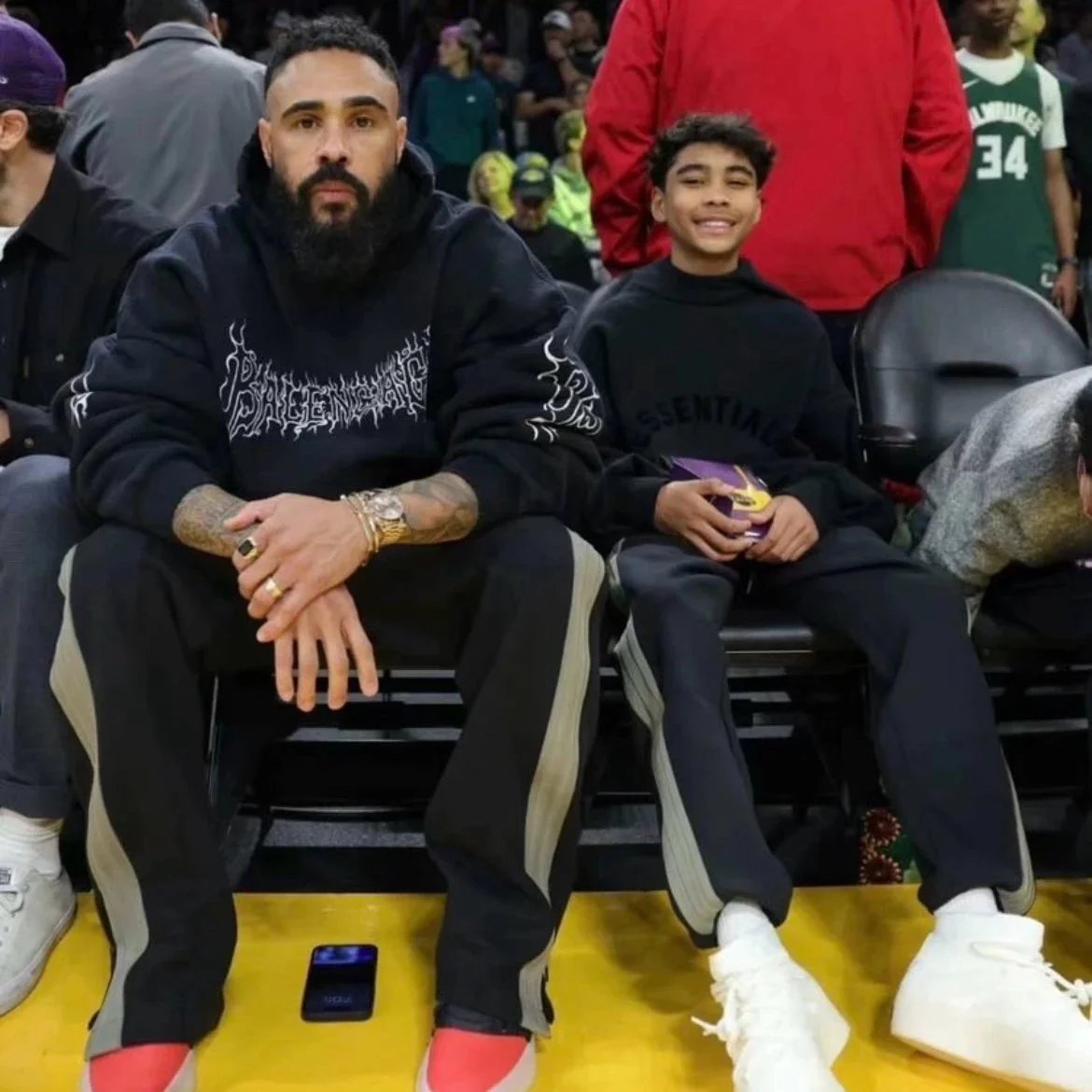 FOG CRAZY Essentials Hoodie [3