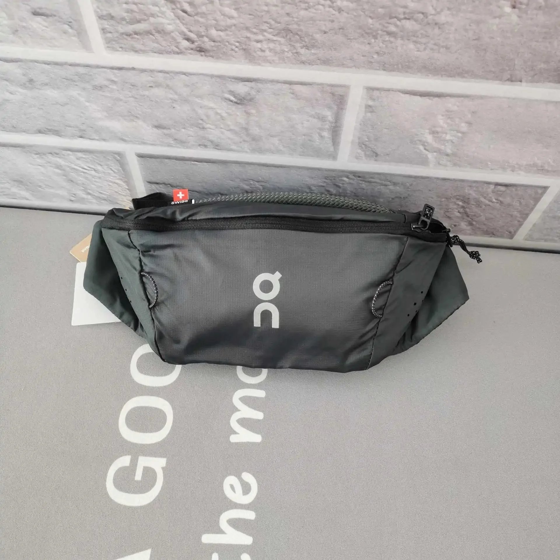 On Running Belt Bag Charcoal Gray Belt Bag