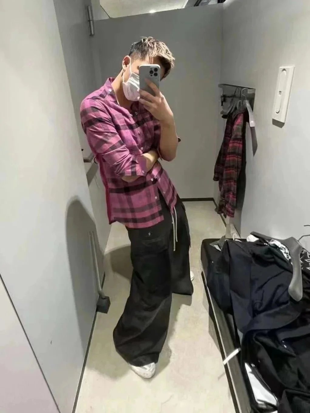 Rick Owens Black Coated Wide-Leg Cargo Pants product photo 4