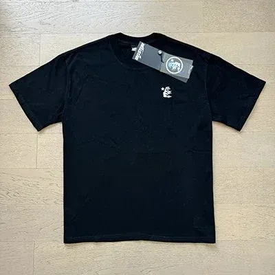 Design Minimalist Logo Black T-Shirt - 1