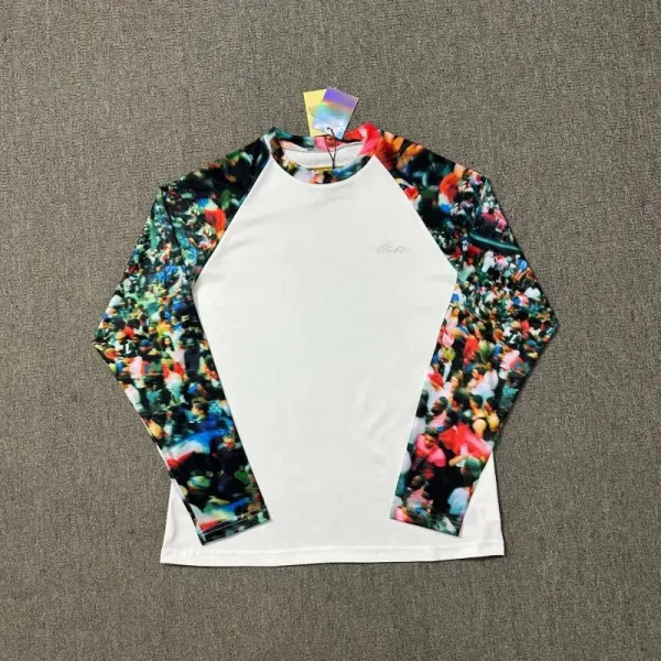 Comme des Garçons Play x Unknown Artist Crowd Print Raglan Long-Sleeve T-Shirt - 1