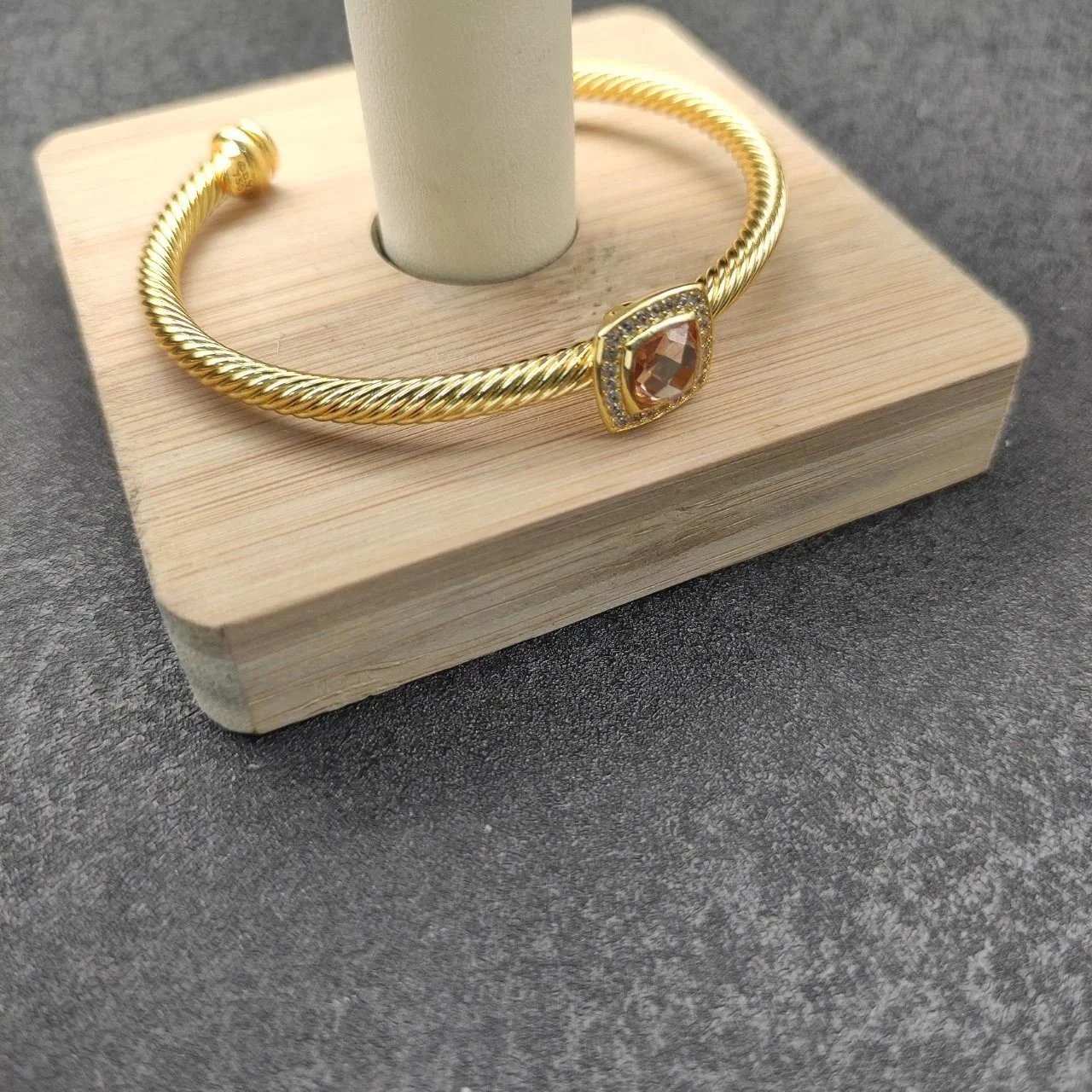 Design David Yurman Cable Classics Bracelet with Peridot and Diamonds Gold Bracelet Jewelry - 4