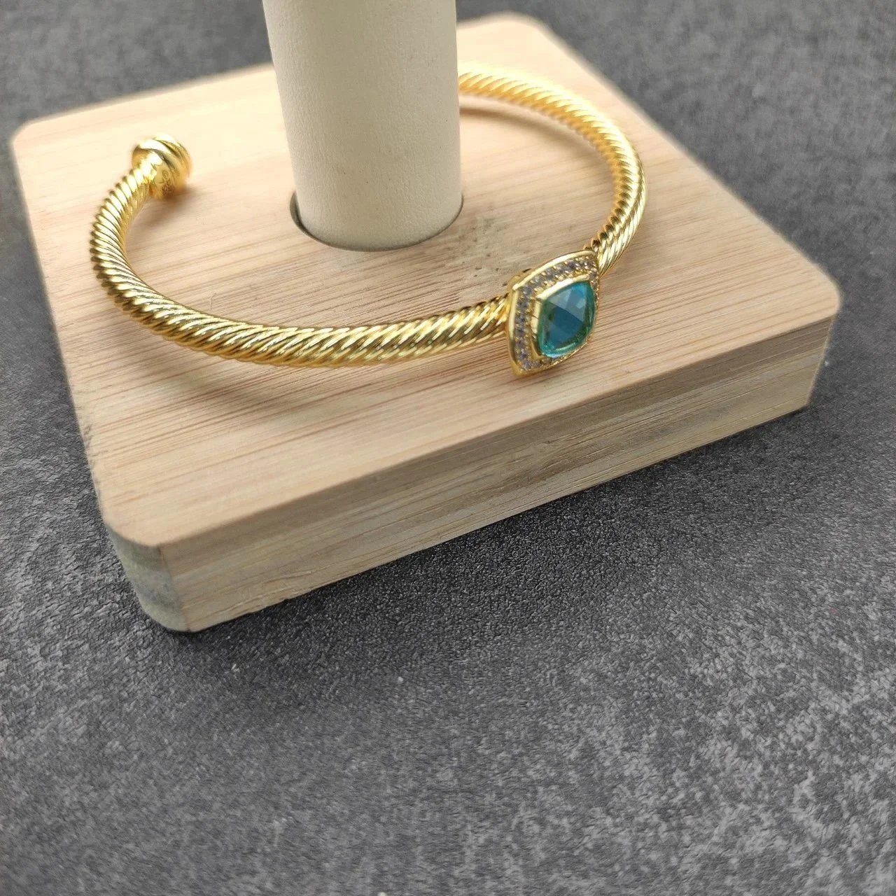 Design David Yurman Cable Classics Bracelet with Peridot and Diamonds Gold Bracelet Jewelry - 6