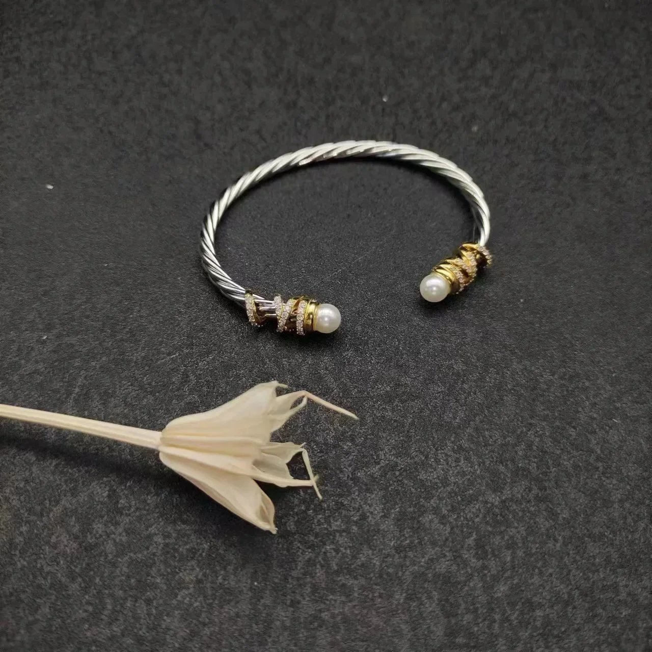 Design David Yurman Cable Classics Bracelet with Peridot and Diamonds Gold Bracelet Jewelry - 12