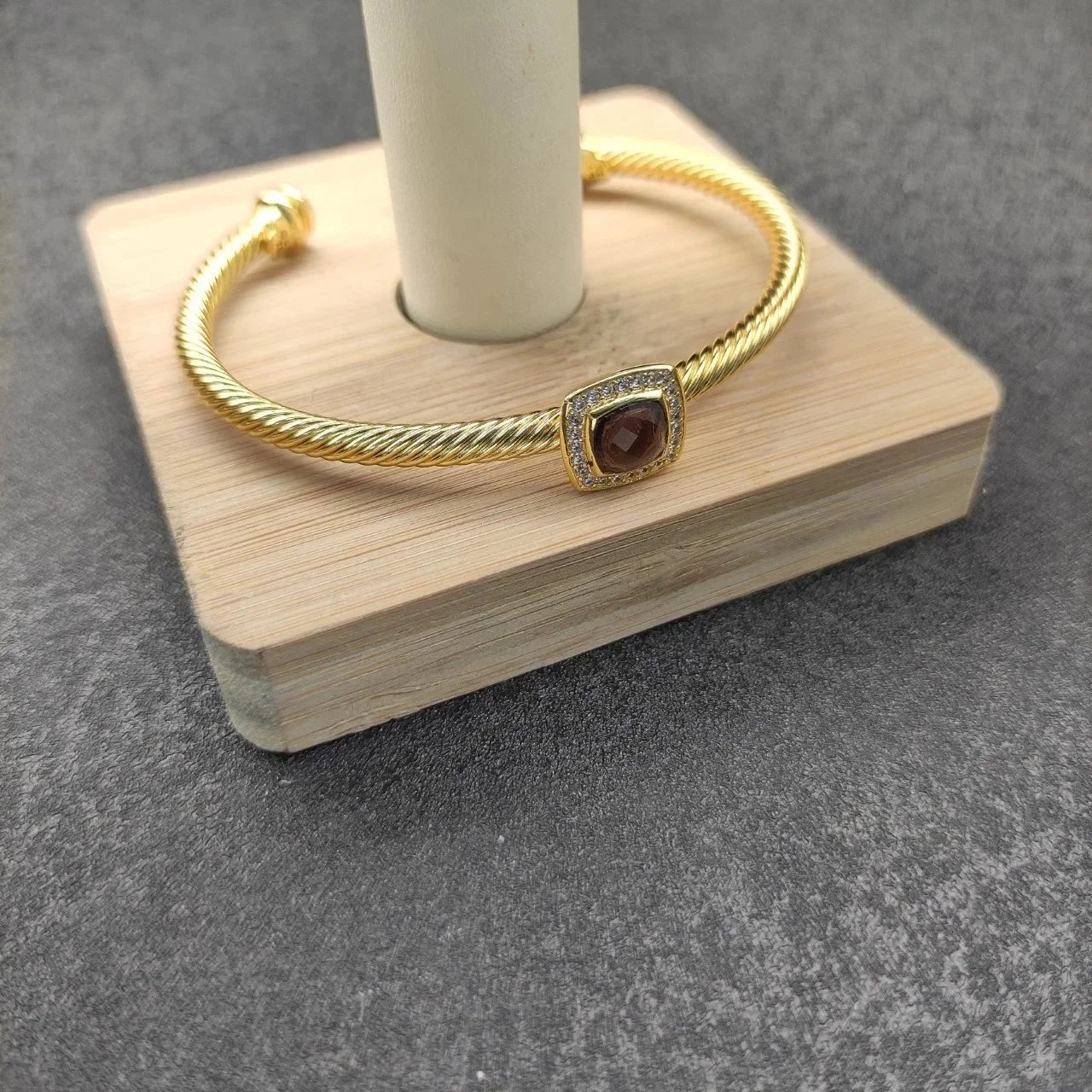 Design David Yurman Cable Classics Bracelet with Peridot and Diamonds Gold Bracelet Jewelry - 7
