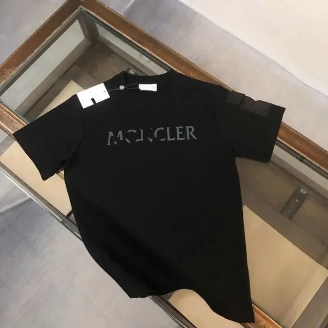 Moncler T-Shirts Short-Sleeve Polo Shirt with Contrast Trim and Logo Patches product detail image 19