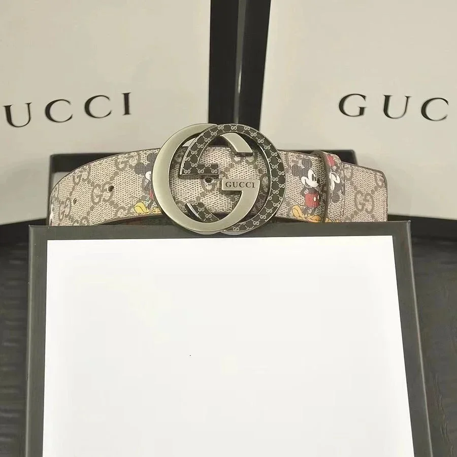 GUCCI — Black Smooth Calfskin Business-Casual Belt with Vintage Distressed Gold Double-G Buckle