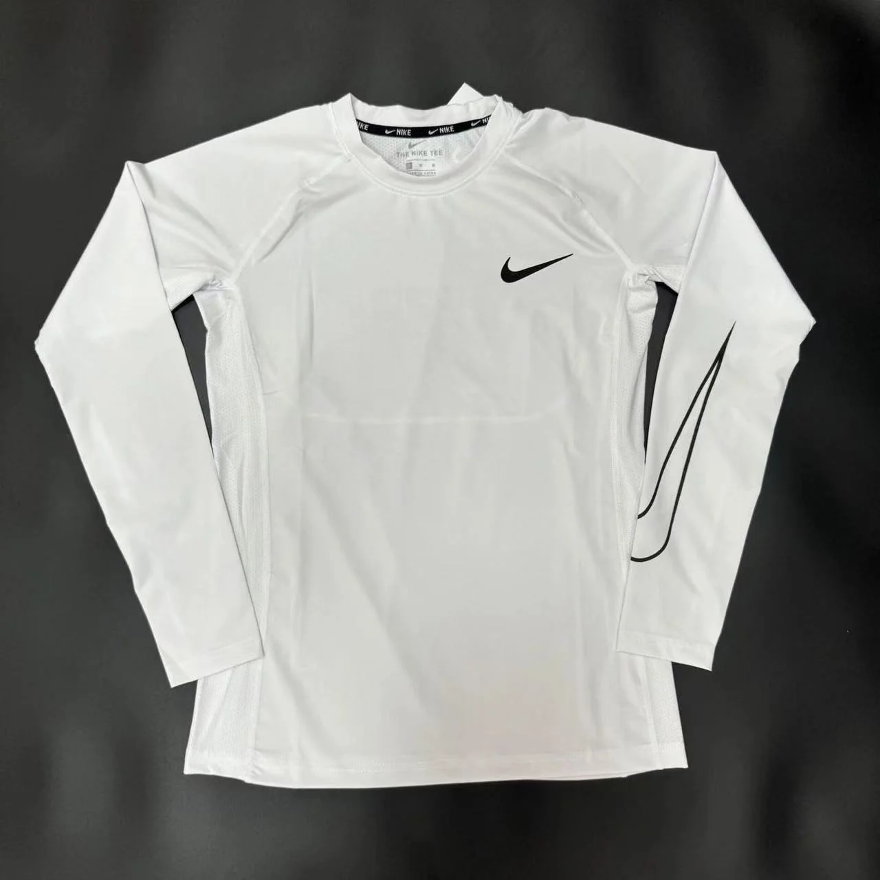 Nike, Category: Quick-drying, tight-fitting long-sleeved athletic training T-shirts