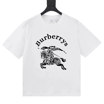 A Selection of Burberry's Iconic Short-Sleeve T-Shirts - rep koszulki