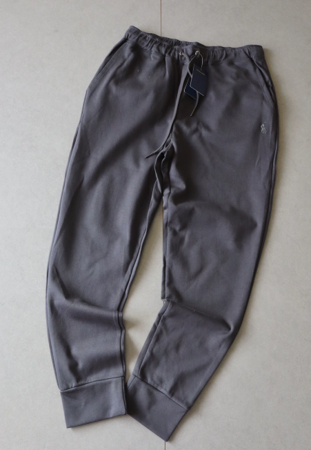 Pants: dark gray